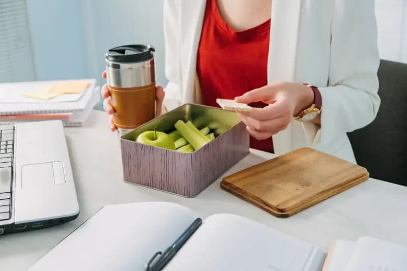 10 Rekomendasi Menu Makan Siang Kantor Lezat!