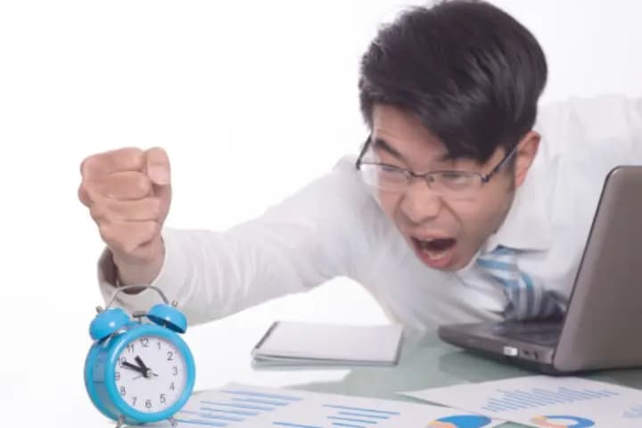 Apa Sanksi Perusahaan Melanggar Jam Kerja?