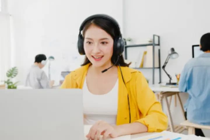 Customer Service: Pengertian, Tugas, Skill, dan Gajinya