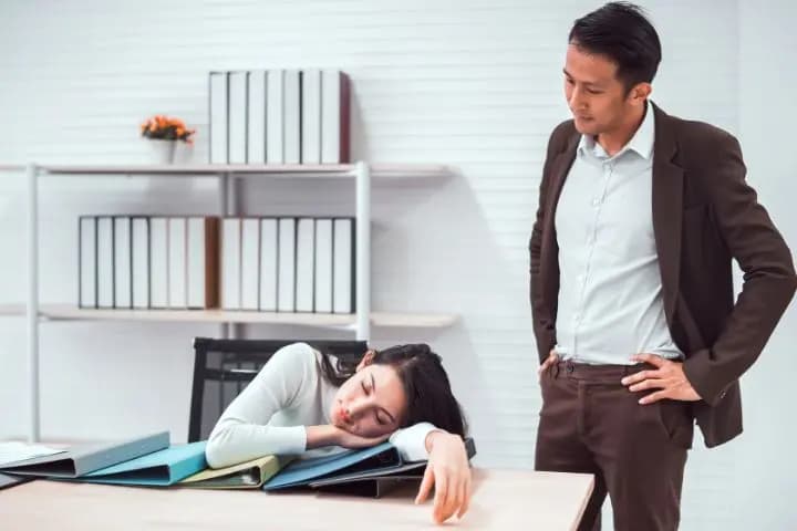 Penyebab dan Cara Mengatasi Karyawan Malas