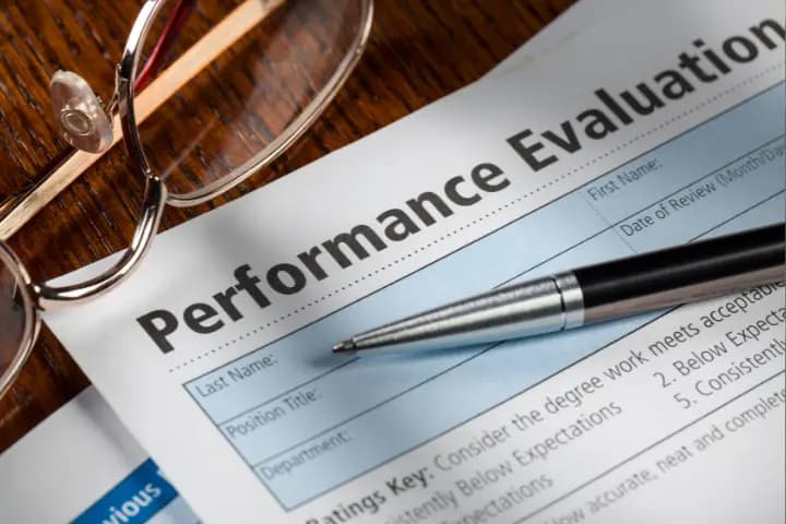 7 Cara Efektif Melakukan Evaluasi Karyawan Masa Percobaan