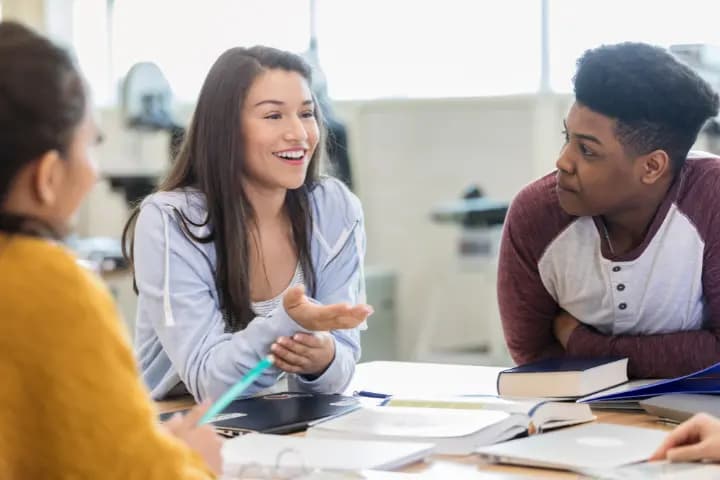 Apa Itu Peer Coaching, Manfaat, dan Tips Penerapannya