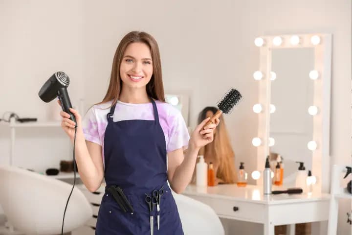 Mengenal Profesi Hair Stylist yang Menarik untuk Dikulik