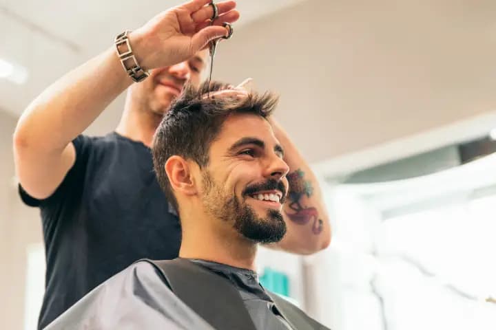 10 Model Potongan Rambut Pria yang Cocok untuk Kerja