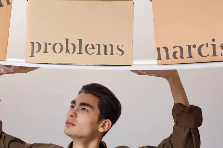 Punya Rekan Kerja Narsis? Begini Cara Menghadapinya