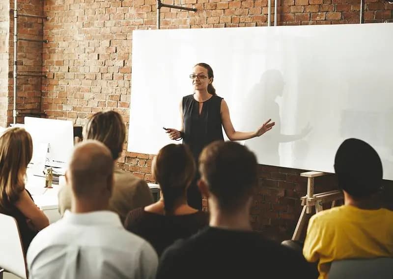 Perhatikan 8 Aspek Berikut Sebelum Mengadakan Training Karyawan!