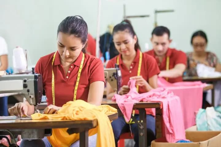 Wajib Tahu! Kisaran Gaji Pabrik Garmen Terbaru