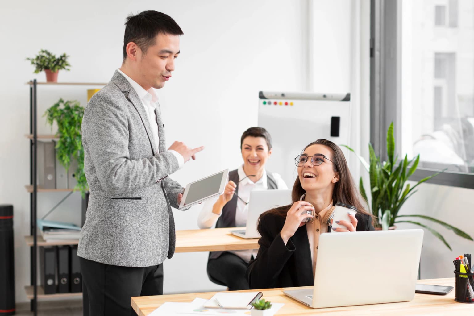 Tak Kalah Penting! Perhatikan Komunikasi Non Verbal Selama Bekerja