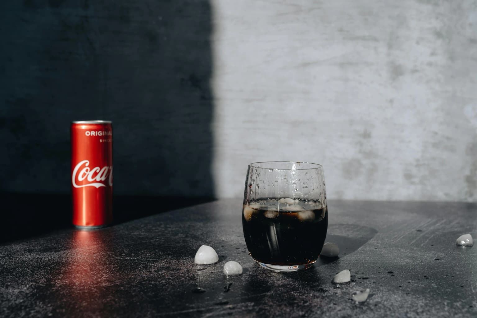 Brand Image: Pengertian, Indikator & Perbedaan dengan Brand Awareness