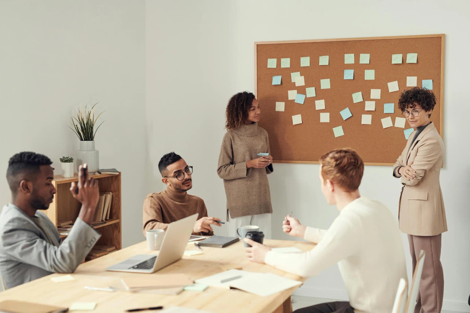 Brainstorming Adalah: Pengertian, Manfaat, hingga Tips Melakukannya