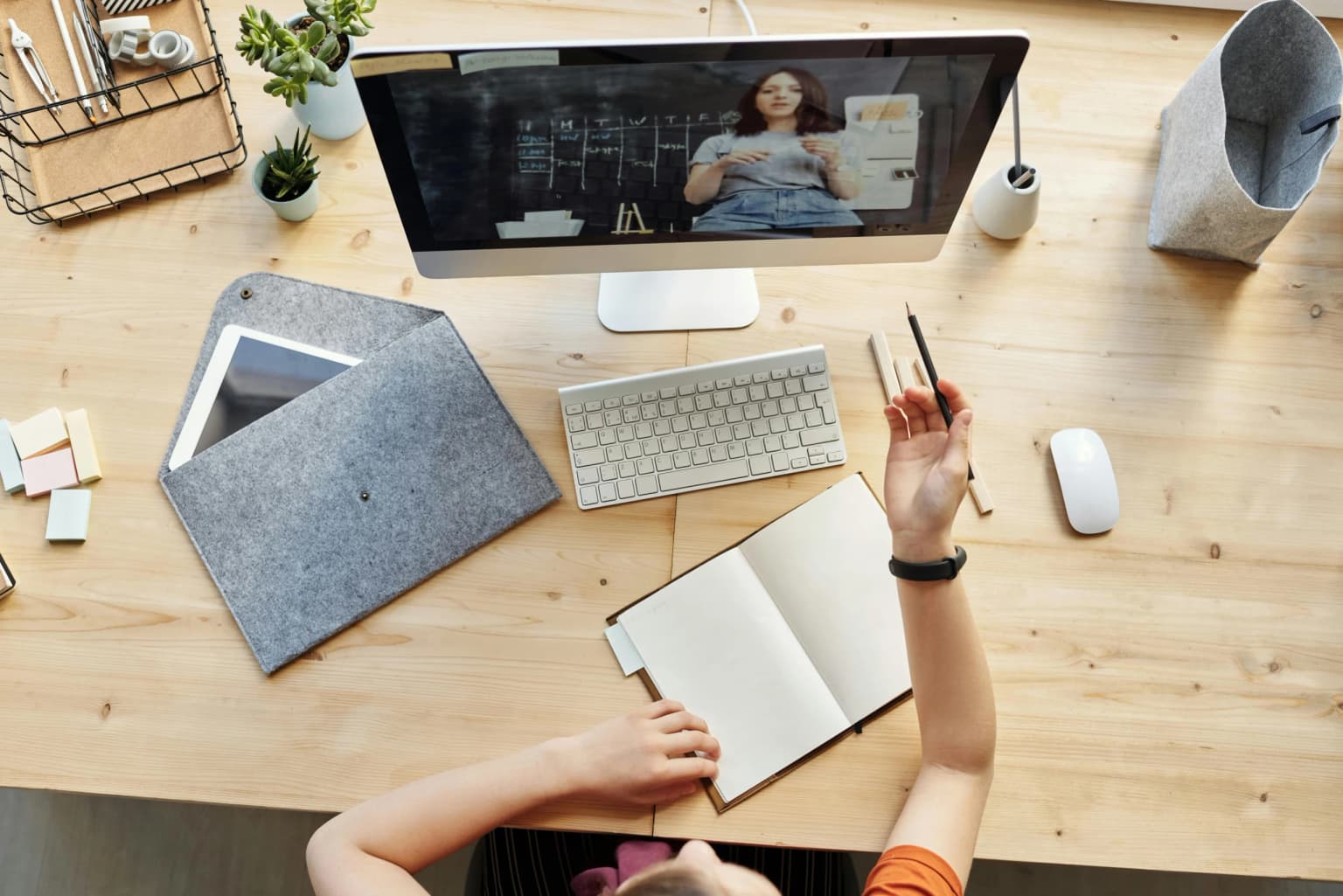 Apa itu E-Learning? Ini Sejarah dan Manfaatnya untuk Perusahaan