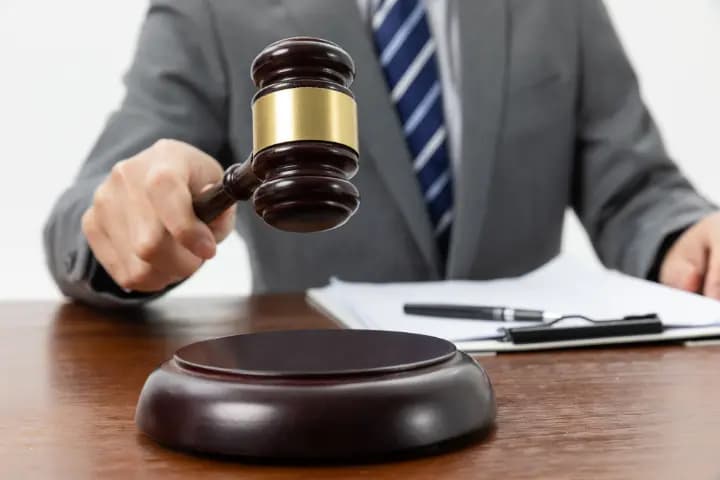 Advokat Adalah Pengacara? Ini Pembahasan Lengkapnya