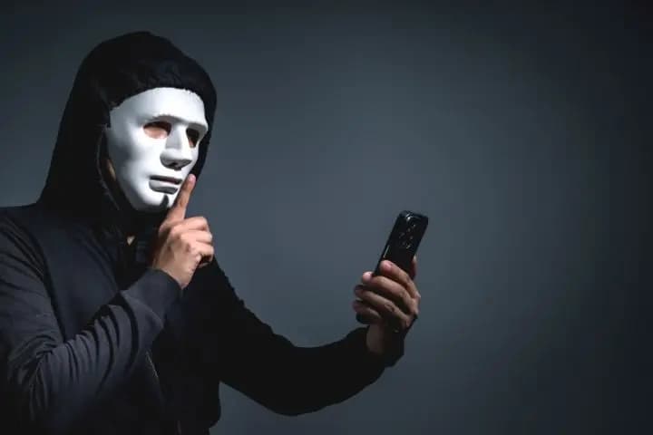 Hati-Hati! Cara Ini Bisa Mengakali Absensi GPS di Handphone