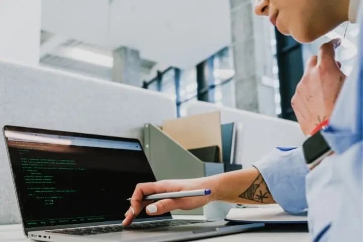 IT Support Adalah Teknisi: Ini Tugas, Skill, dan Gajinya