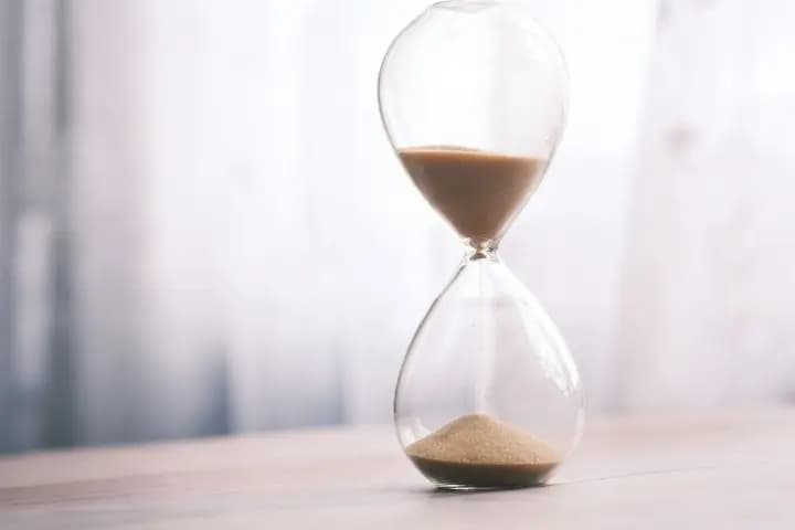 Kerja 8 Jam Sehari Tak Lagi Efektif? Ini Alasannya