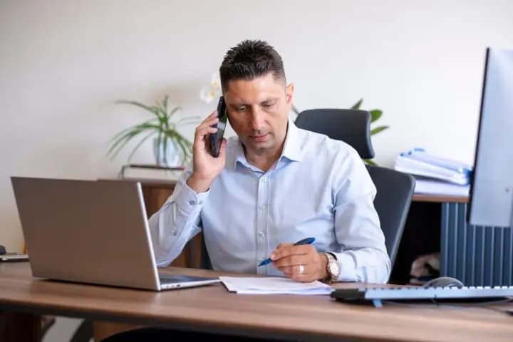 Mau Interview by Phone? Simak Daftar Pertanyaan yang Sering Diajukan