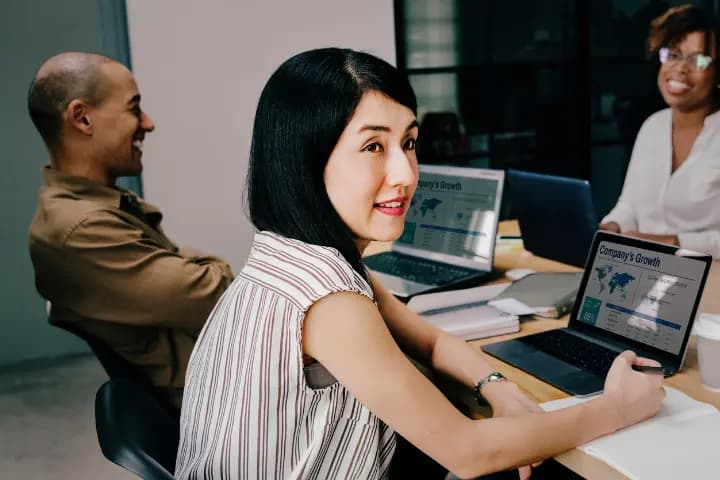 Membandingkan Software HRIS Indonesia dan Luar Negeri, Lebih Bagus Mana?