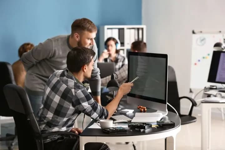 Mengenal Divisi IT, Tugas, Skill, hingga Jenjang Karirnya