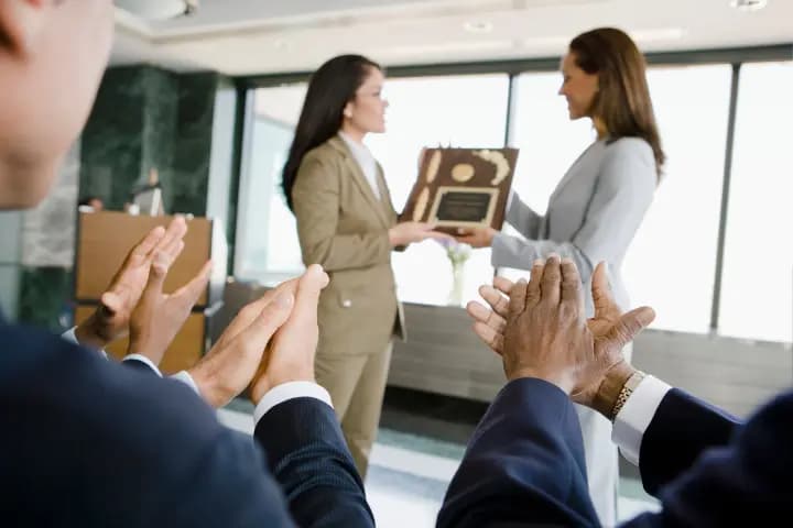 Mengenal Milestone Awards Karyawan dan Bagaimana Menjalankannya