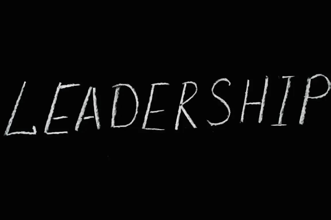 Role Model Leadership: Menjadi Pimpinan dan Panutan Bagi Karyawan