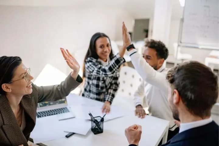 Sense of Belonging: Pengertian, Contoh, hingga Cara Membangunnya