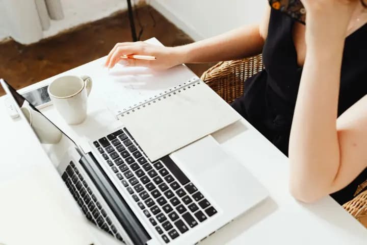 Template Job Deskripsi Junior Copywriter