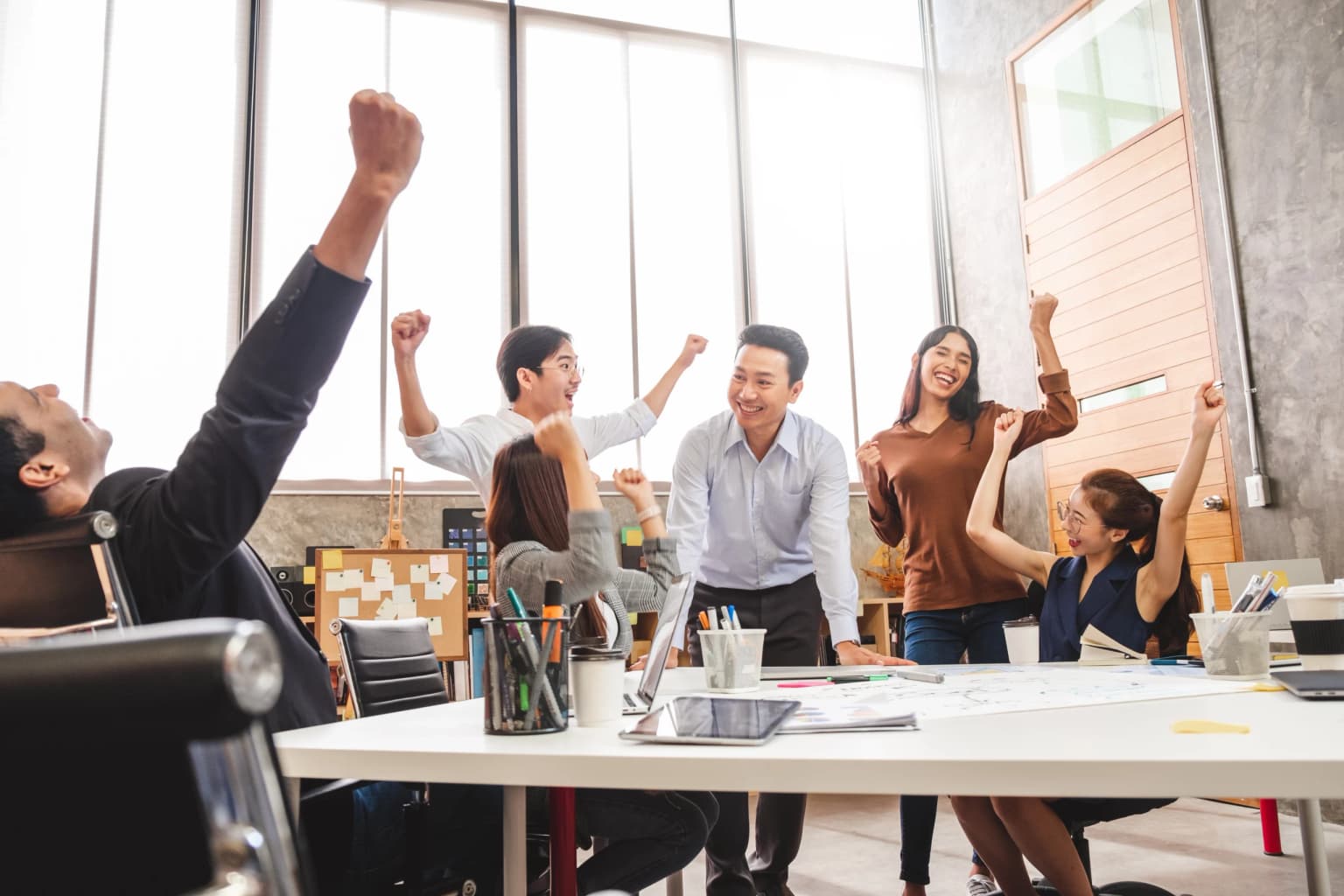 10 Alasan Karyawan Bahagia di Kantor Selain Gaji