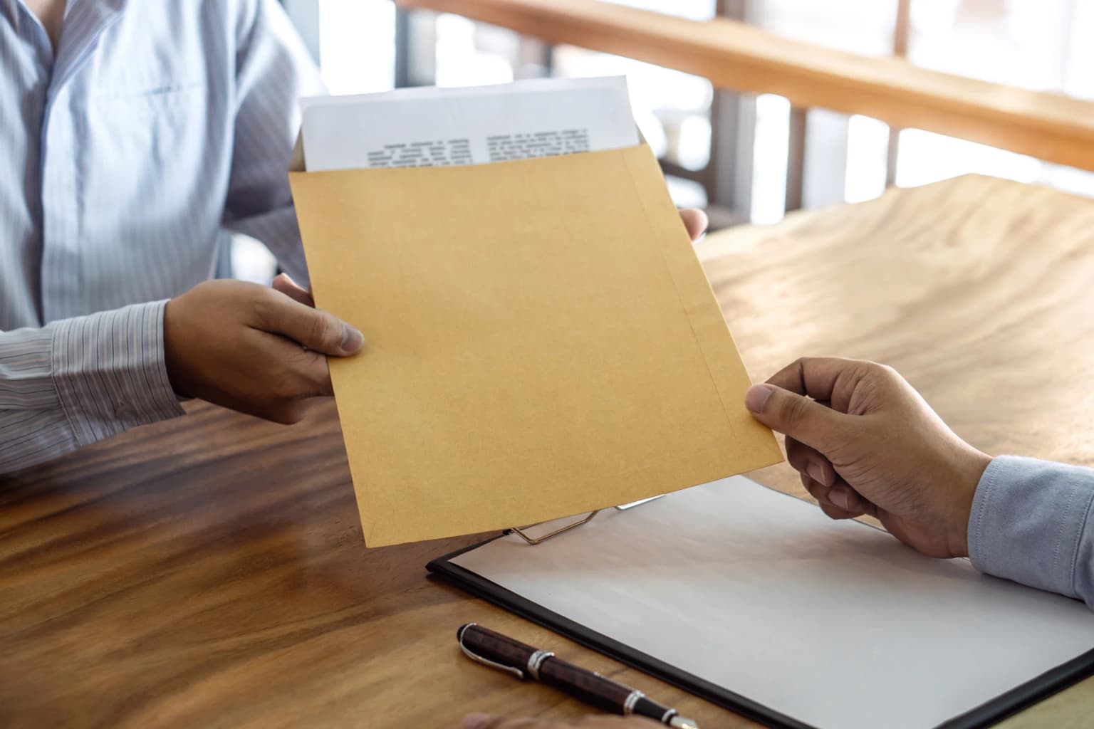 Tips HR: Cara Menyusun Surat Penawaran Kerja Karyawan