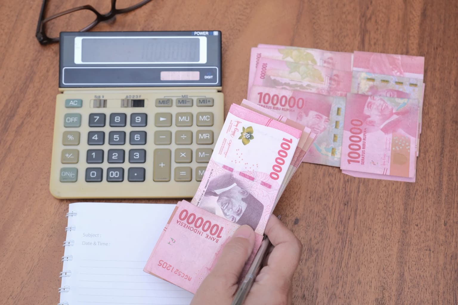 Sistem Upah yang Berlaku di Indonesia: Jenis, Definisi dan Prinsip