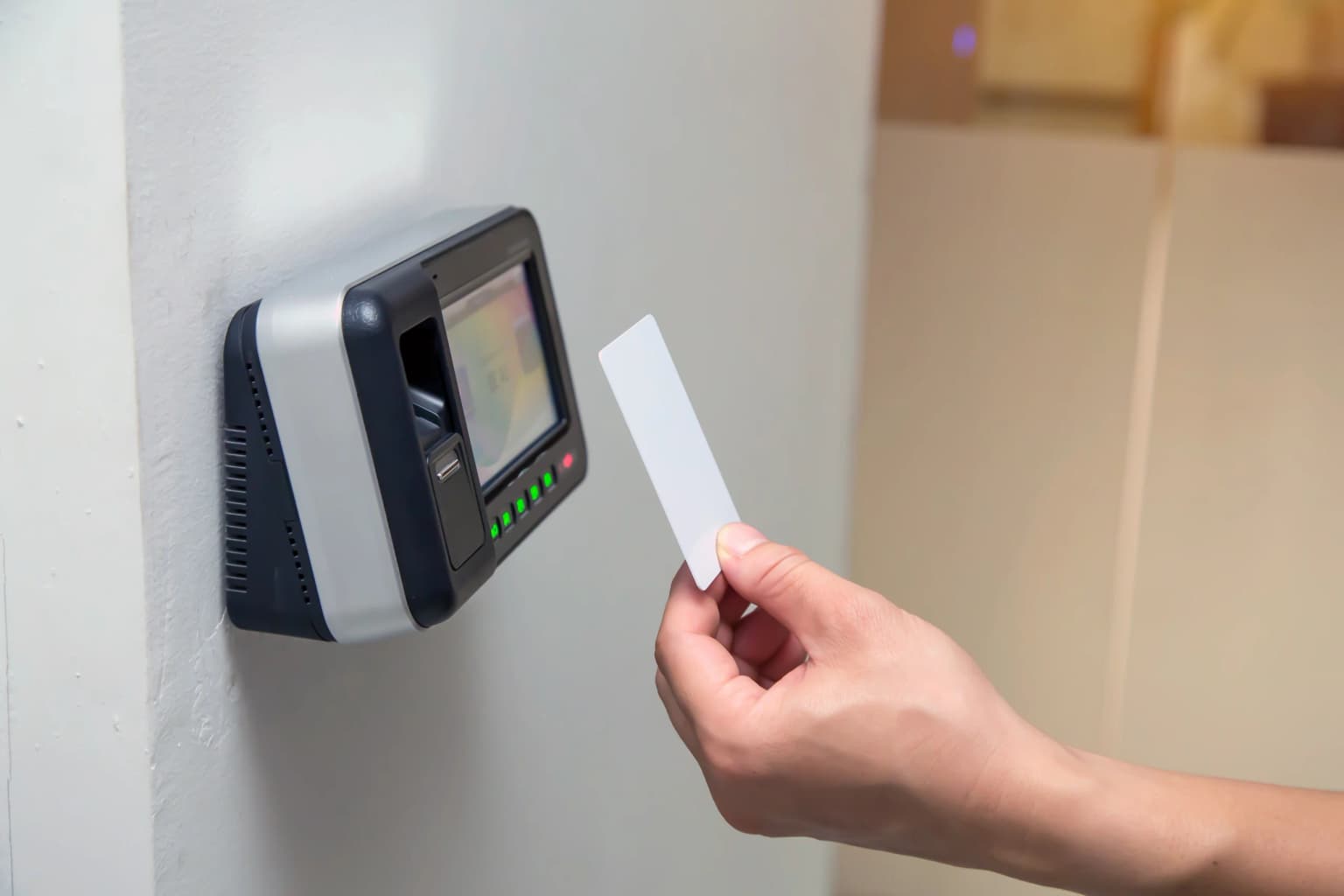 Attendance Machine LinovHR: Pengertian dan Cara Kerja Fitur Time & Attendance