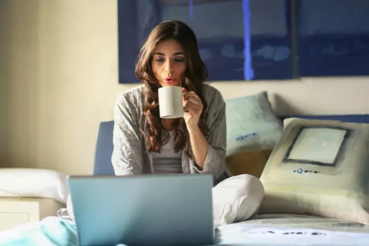 17 Kerja Online yang Bisa Dilakukan di Rumah 2023