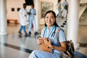 Gaji Perawat di Indonesia Lengkap Berdasarkan Jenisnya!