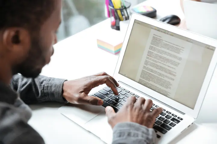 5 Cara Menghilangkan Garis Merah di Word dengan Cepat