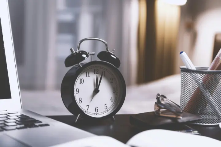 5 Keuntungan Datang Tepat Waktu ke Kantor Setiap Hari