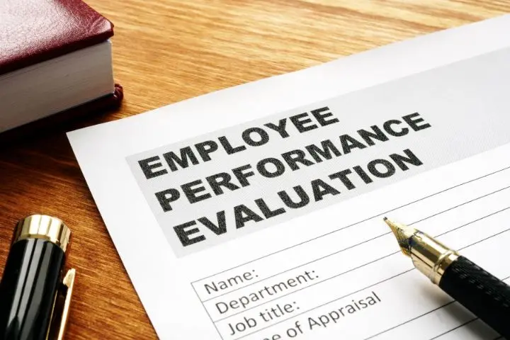 7 Fitur Penting yang Perlu Ada dalam Employee Performance Tools