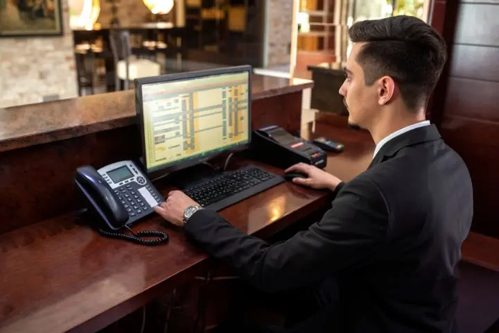8 Contoh KPI Front Office di Hotel, Apa Saja?