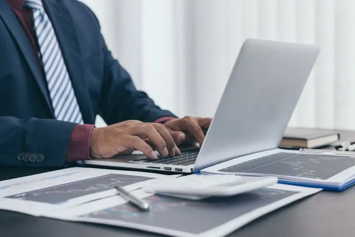 Absensi Fingerprint vs Online, Mana yang Lebih Efektif
