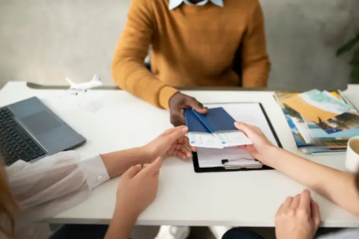Atasi Tantangan Business Trip Reimbursement dengan LinovHR