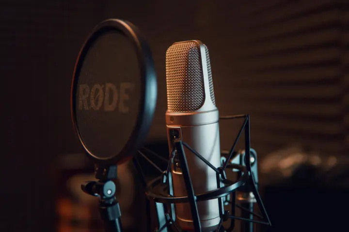 Berapa Gaji Penyiar Radio? Ini Rincian Lengkapnya