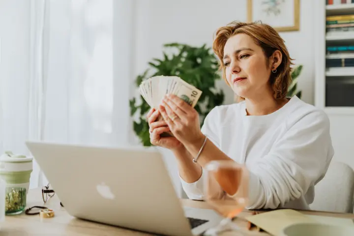 Berapa Standar Gaji Karyawan? ini Cara Menghitungnya