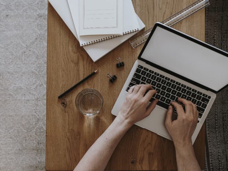 10 Laptop Terbaik untuk Ngantor & Remote Working 2025