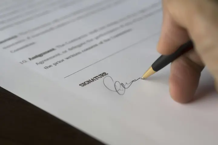 Cara Membuat Surat Perjanjian Kontrak Kerja Sesuai Hukum dengan HRD