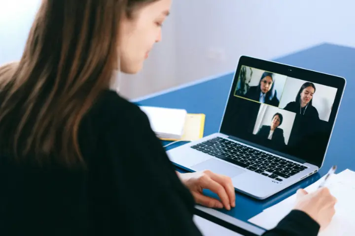 Cara Pasang Background di Zoom Lewat HP dan Laptop