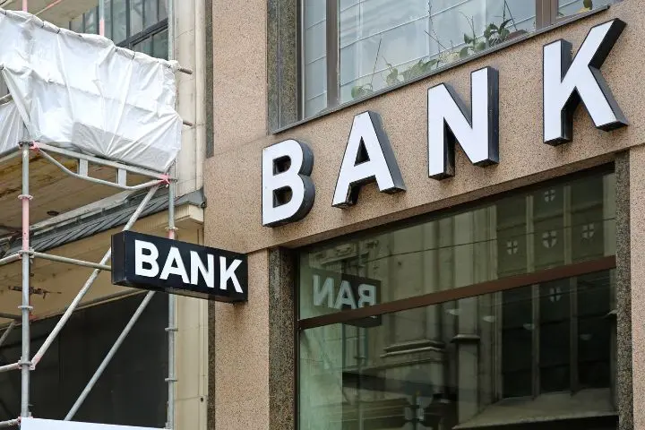 Cari Tahu Gaji Pegawai Bank di Indonesia