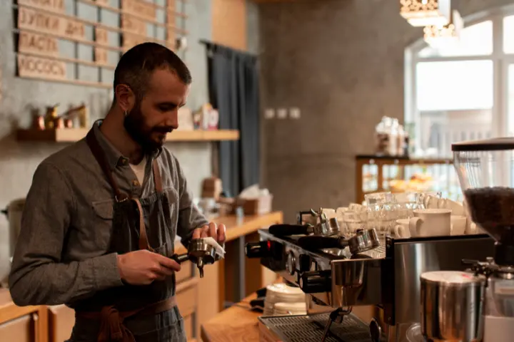 Contoh CV Barista yang Menarik, Dijamin Masuk Coffeeshop Beken!