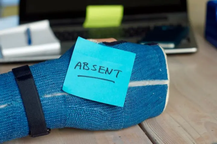 Contoh dan Cara Izin Tidak Masuk Kerja Lewat WA Sesuai Aturan