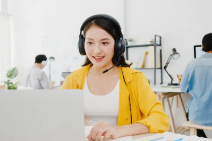 Customer Service: Pengertian, Tugas, Skill, dan Gajinya