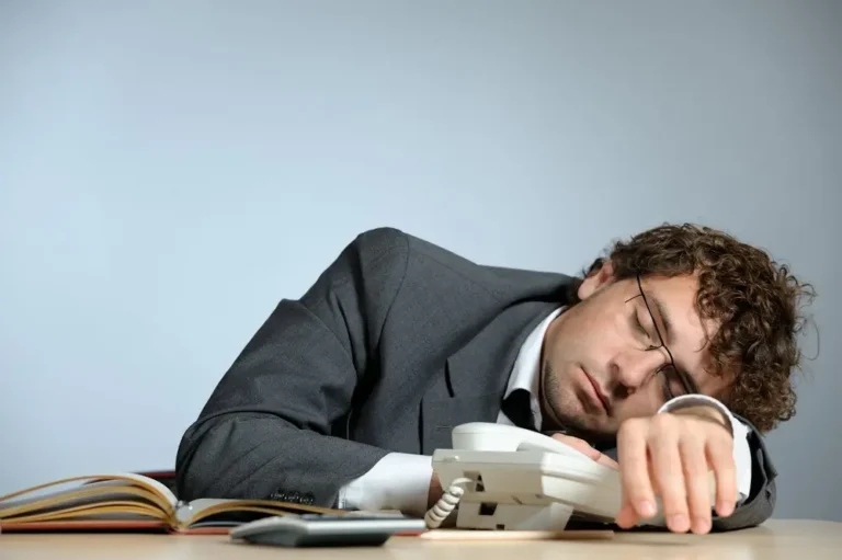 Hilangkan Rasa Malas Kerja Di Kantor Dengan 5 Hal Ini