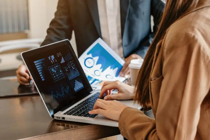 Implementasi Learning Analytics di Perusahaan: Tantangan dan Cara Terbaiknya