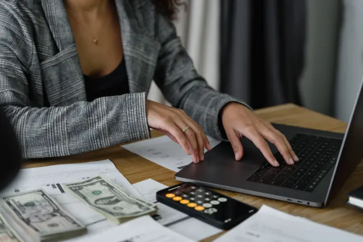 In House Payroll vs Payroll Outsourcing: Bagaimana Menentukannya?